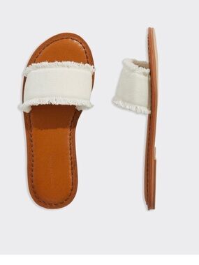 Vineyard Vines Frayed Edge Marshmallow Sandals SZ 6. NWOT